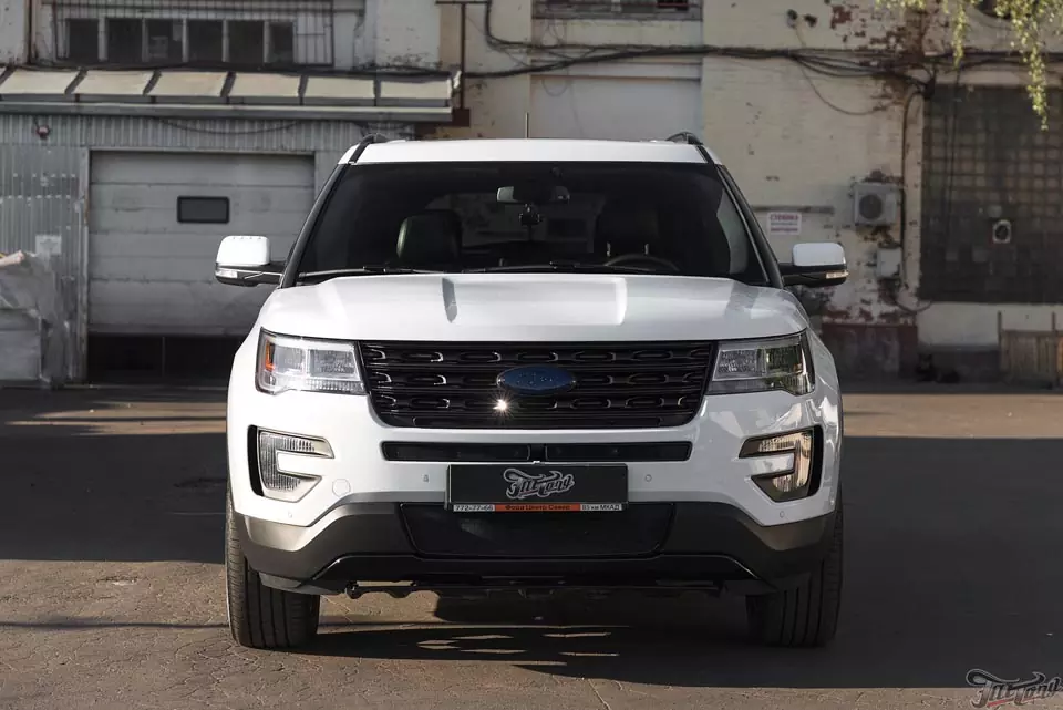 Ford Explorer. Удаление хрома и окрас в черный глянец.
